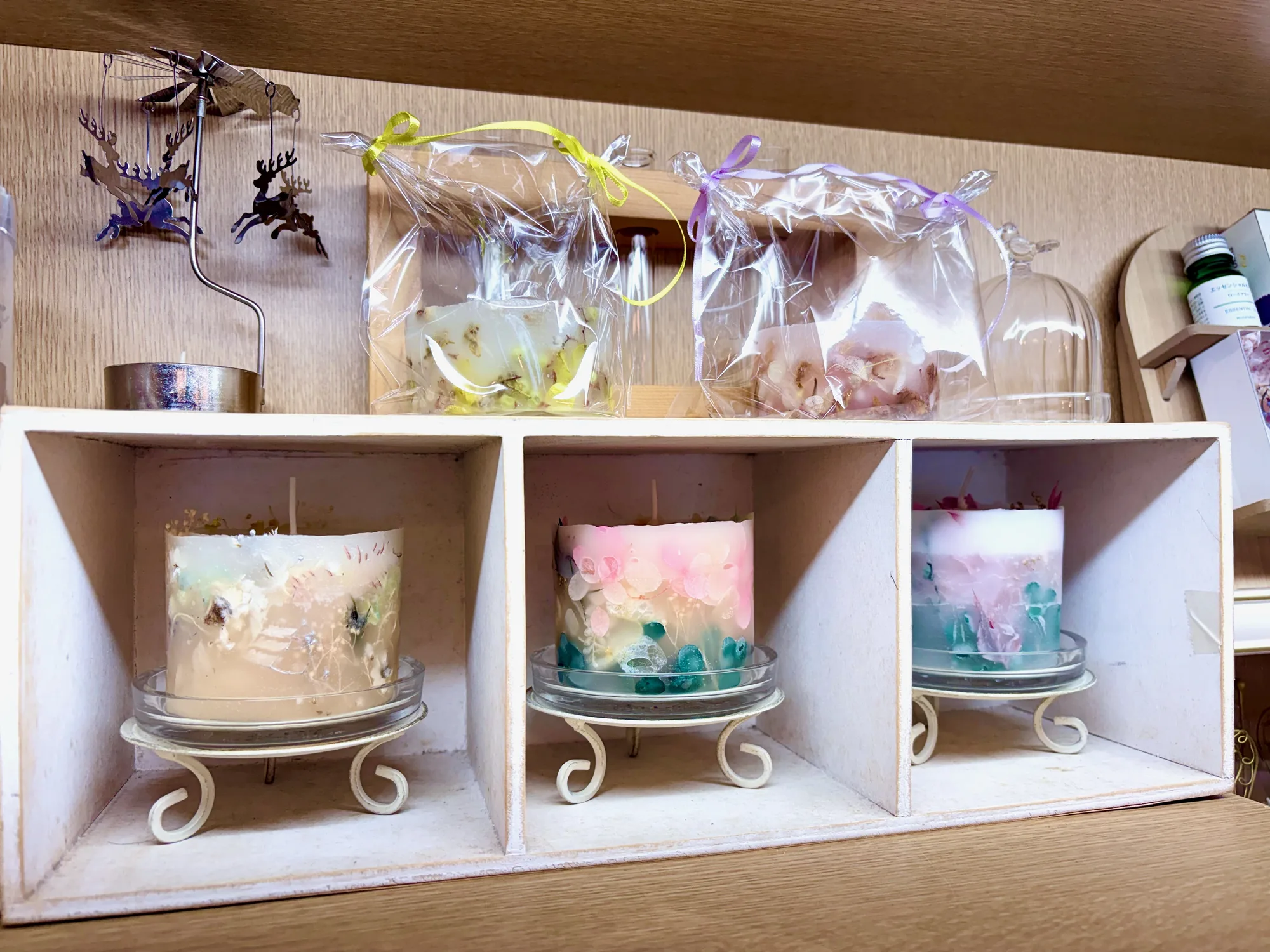 花を閉じ込めたカラフルなキャンドルのレッスン作品